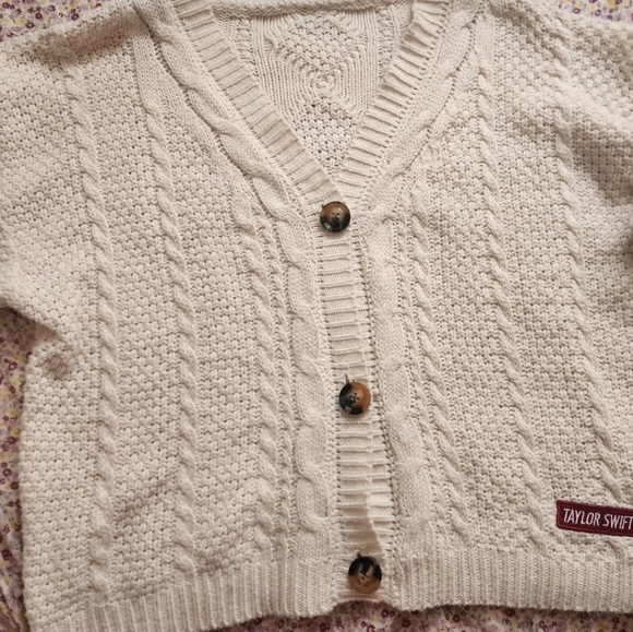 M/L Authenthic Taylor Swift Red Cardigan - Picture 3 of 7